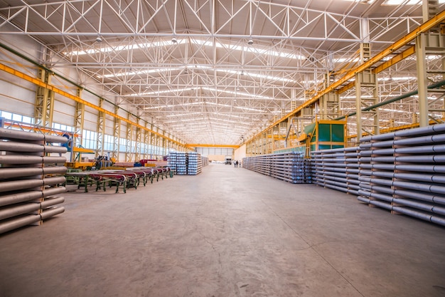 De ce să alegi o hală metalică pentru afacerea ta: avantaje și costuri