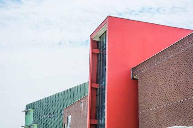 Soluții moderne pentru fațade durabile și eficiente energetic