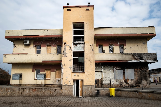 Demolarea parțială vs. demolarea totală: când și cum se aplică fiecare metodă